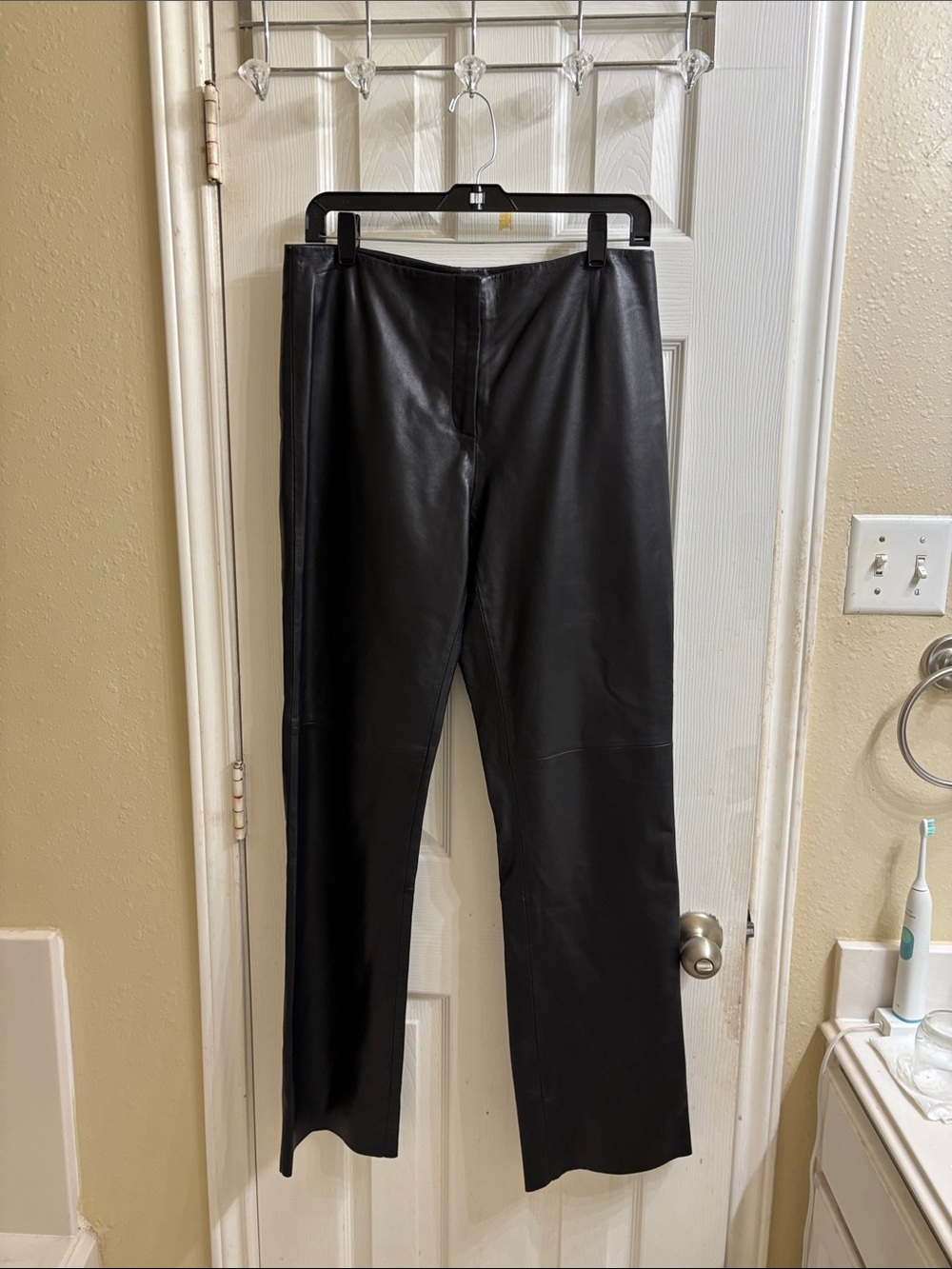Vakko VS2 lambskin black fully lined pants with Purple Label. NWOT